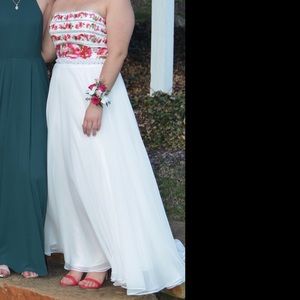 White floral Sherri Hill prom dress spring 2017